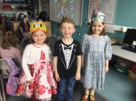 Mrs McDonald’s class. Look at our lovely crowns. 