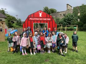 Mrs Thompson’s class on their trip to Mountpanther Farm Park 🐐🦙🐴🐷